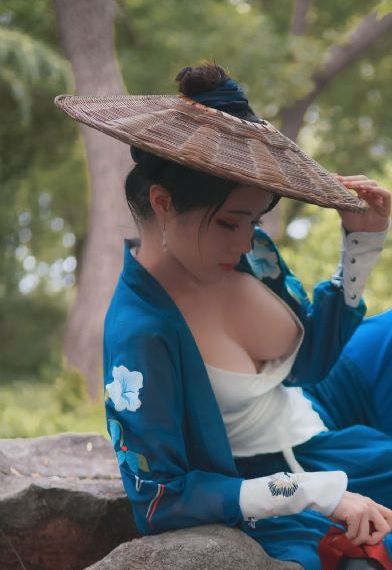 欧美女士连衣裙_高清完整版免费在线观看